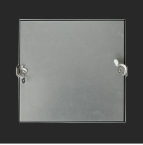 Como remover a porta de manutenção da banheira?